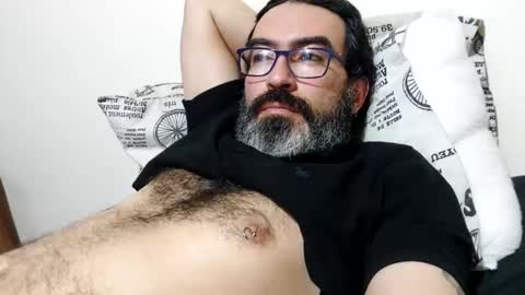 Snapshot of luis2988z chatting on 6, 11, 2025 Hairyman online show from 6, 11, 2025