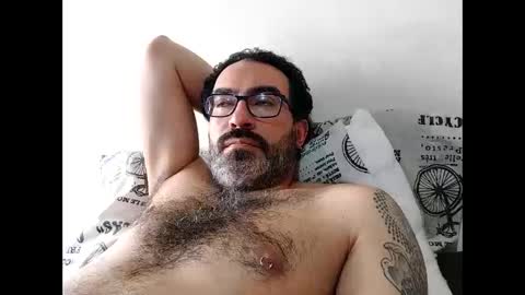 Snapshot of luis2988z chatting on 17, 11, 2025 Hairyman online show from 17, 11, 2025