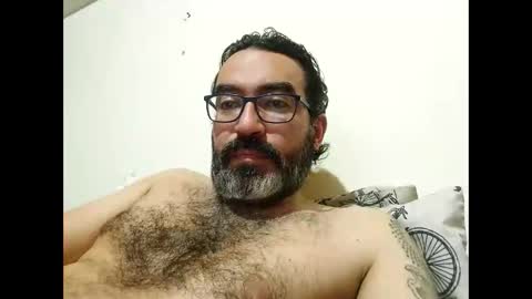 Snapshot of luis2988z chatting on 4, 12, 2025 Hairyman online show from 4, 12, 2025