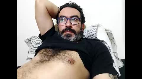 Snapshot of luis2988z chatting on 14, 12, 2025 Hairyman online show from 14, 12, 2025