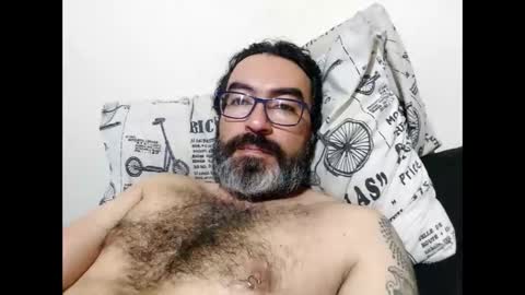 Snapshot of luis2988z chatting on 16, 12, 2025 Hairyman online show from 16, 12, 2025