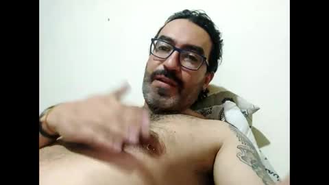 Snapshot of luis2988z chatting on 17, 12, 2025 Hairyman online show from 17, 12, 2025