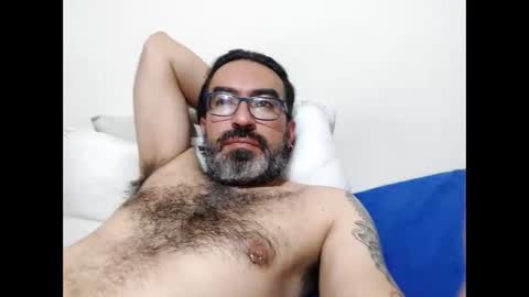 Snapshot of luis2988z chatting on 17, 5, 2026 Hairyman online show from 17, 5, 2026
