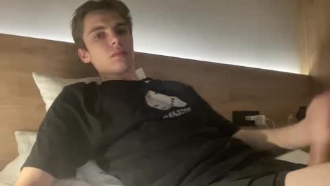 Snapshot of luis_7777 chatting on 15, 11, 2025 Luis online show from 15, 11, 2025