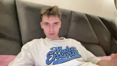 Snapshot of luis_7777 chatting on 26, 11, 2025 Luis online show from 26, 11, 2025