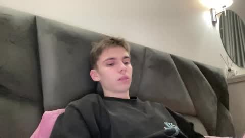 Snapshot of luis_7777 chatting on 1, 12, 2025 Luis online show from 1, 12, 2025