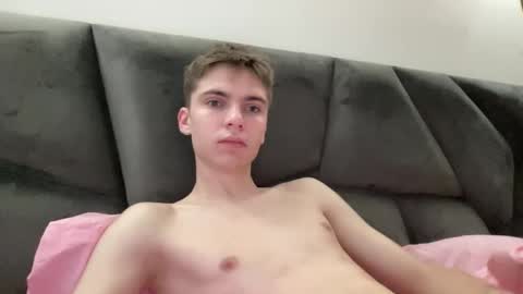 Snapshot of luis_7777 chatting on 2, 12, 2025 Luis online show from 2, 12, 2025