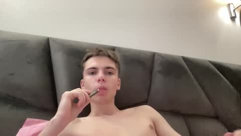 Snapshot of luis_7777 chatting on 3, 12, 2025 Luis online show from 3, 12, 2025