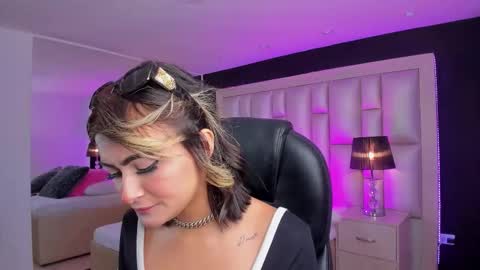 Snapshot of luisajonnes_ chatting on 17, 12, 2025 Luisa online show from 17, 12, 2025