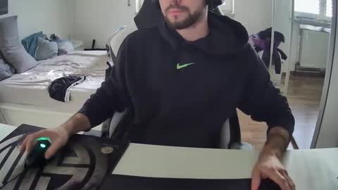 lukasschoetz online show from 25, 12, 2024