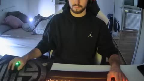 lukasschoetz online show from 28, 12, 2024