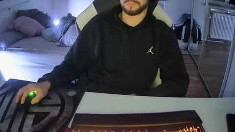 lukasschoetz online show from 28, 12, 2024