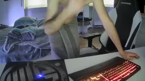 lukasschoetz online show from 8, 2, 2025