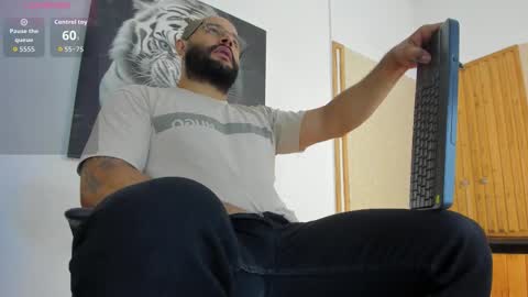 Snapshot of luke__09 chatting on 21, 10, 2025 LUKE online show from 21, 10, 2025