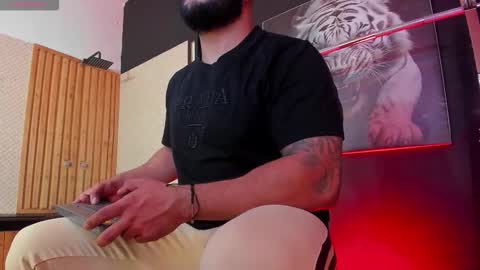 Snapshot of luke__09 chatting on 25, 10, 2025 LUKE online show from 25, 10, 2025