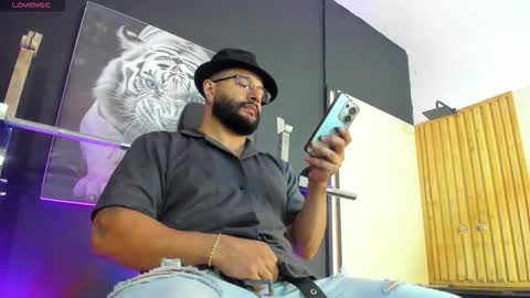 Snapshot of luke__09 chatting on 27, 10, 2025 LUKE online show from 27, 10, 2025