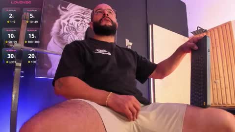 Snapshot of luke__09 chatting on 28, 10, 2025 LUKE online show from 28, 10, 2025