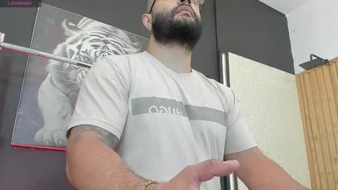 Snapshot of luke__09 chatting on 5, 11, 2025 LUKE online show from 5, 11, 2025