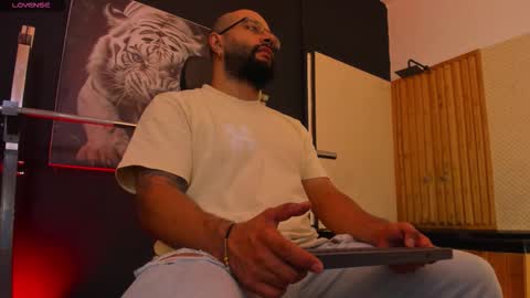 Snapshot of luke__09 chatting on 11, 11, 2025 LUKE online show from 11, 11, 2025