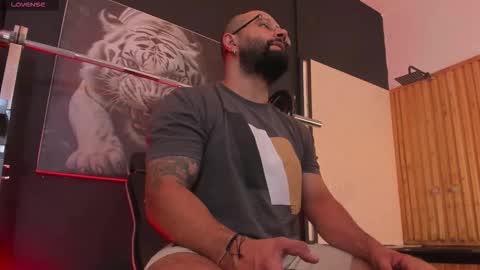 Snapshot of luke__09 chatting on 12, 11, 2025 LUKE online show from 12, 11, 2025