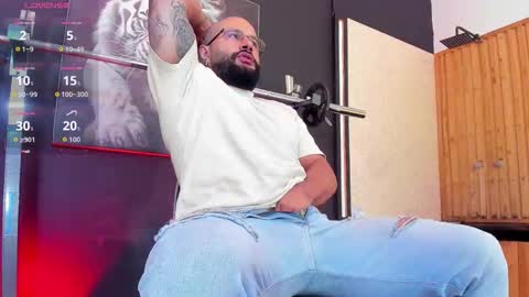 Snapshot of luke__09 chatting on 21, 11, 2025 LUKE online show from 21, 11, 2025