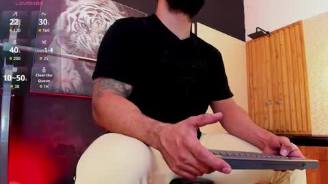 Snapshot of luke__09 chatting on 25, 11, 2025 LUKE online show from 25, 11, 2025