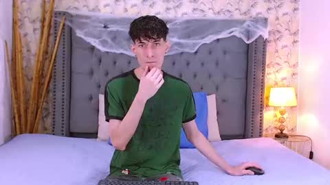 Snapshot of luke_carter chatting on 8, 10, 2025 luke_carter online show from 8, 10, 2025