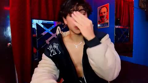 Snapshot of luke_howland chatting on 17, 12, 2025 Luke online show from 17, 12, 2025