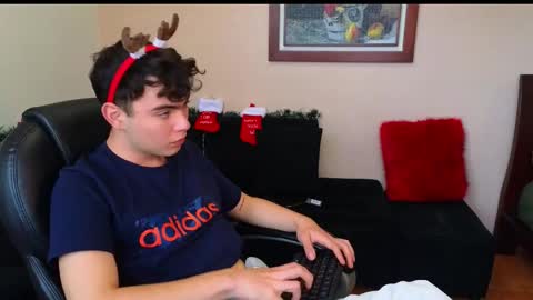 Snapshot of lukeboyce chatting on 9, 11, 2025 lukeboyce online show from 9, 11, 2025