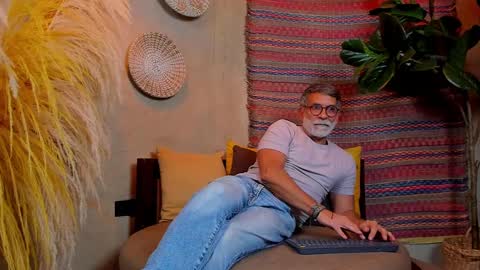 Snapshot of lukecrews chatting on 1, 3, 2025 Luke Crews online show from 1, 3, 2025