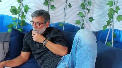 Snapshot of lukecrews chatting on 1, 3, 2025 Luke Crews online show from 1, 3, 2025