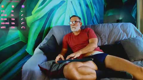 Snapshot of lukecrews chatting on 16, 9, 2025 Luke Crews online show from 16, 9, 2025