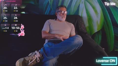 Snapshot of lukecrews chatting on 21, 12, 2025 Luke Crews online show from 21, 12, 2025