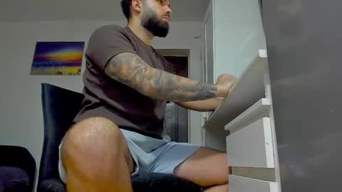 Snapshot of lukedenver chatting on 28, 11, 2025 Luke online show from 28, 11, 2025