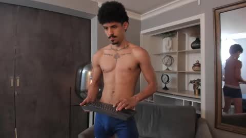 Snapshot of lukeetaylor_ chatting on 10, 10, 2025 Luke Taylor online show from 10, 10, 2025