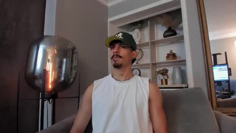 Snapshot of lukeetaylor_ chatting on 22, 11, 2025 Luke Taylor online show from 22, 11, 2025