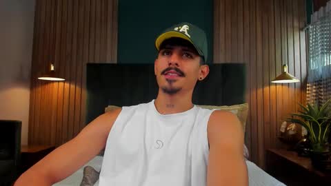 Snapshot of lukeetaylor_ chatting on 22, 11, 2025 Luke Taylor online show from 22, 11, 2025