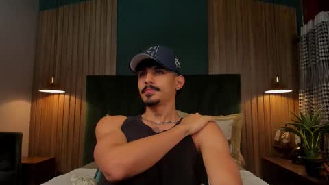 Snapshot of lukeetaylor_ chatting on 2, 12, 2025 Luke Taylor online show from 2, 12, 2025