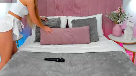 Snapshot of lullyfox chatting on 18, 10, 2025 Cherie online show from 18, 10, 2025