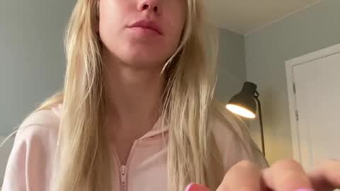 Snapshot of lumineess chatting on 1, 6, 2026 Catherine online show from 1, 6, 2026