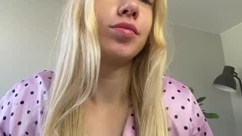 Snapshot of lumineess chatting on 7, 6, 2026 Catherine online show from 7, 6, 2026