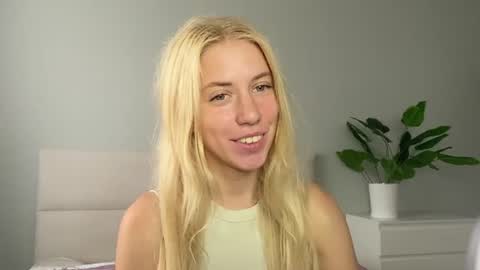 Snapshot of lumineess chatting on 6, 7, 2026 Catherine online show from 6, 7, 2026