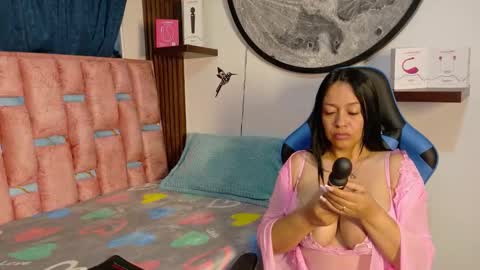 Snapshot of luna2155 chatting on 17, 12, 2025 Luna online show from 17, 12, 2025