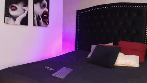 Snapshot of luna_and_titan chatting on 9, 11, 2025 Luna And Titan online show from 9, 11, 2025