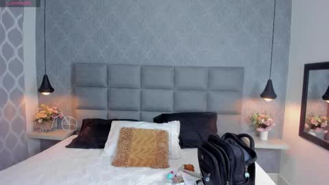 Snapshot of luna_bella3 chatting on 15, 12, 2025 Luna online show from 15, 12, 2025