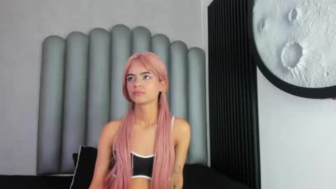 luna_bella_23 online show from 13, 5, 2026