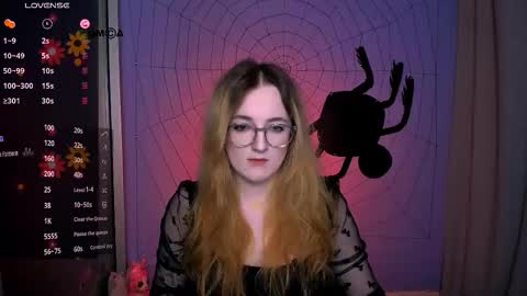 luna_berryy online show from 24, 10, 2025
