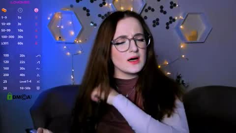 luna_berryy online show from 13, 11, 2025