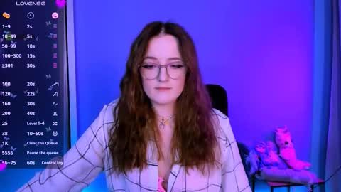 luna_berryy online show from 18, 11, 2025