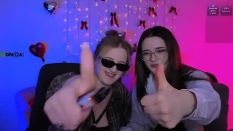 luna_berryy online show from 18, 4, 2026